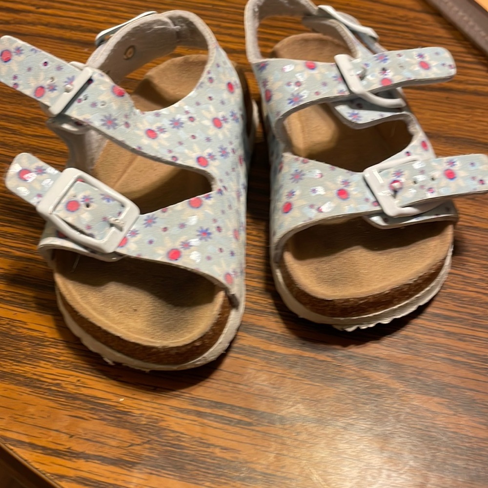 Girls size 6 straps sandals white blue and pink pattern